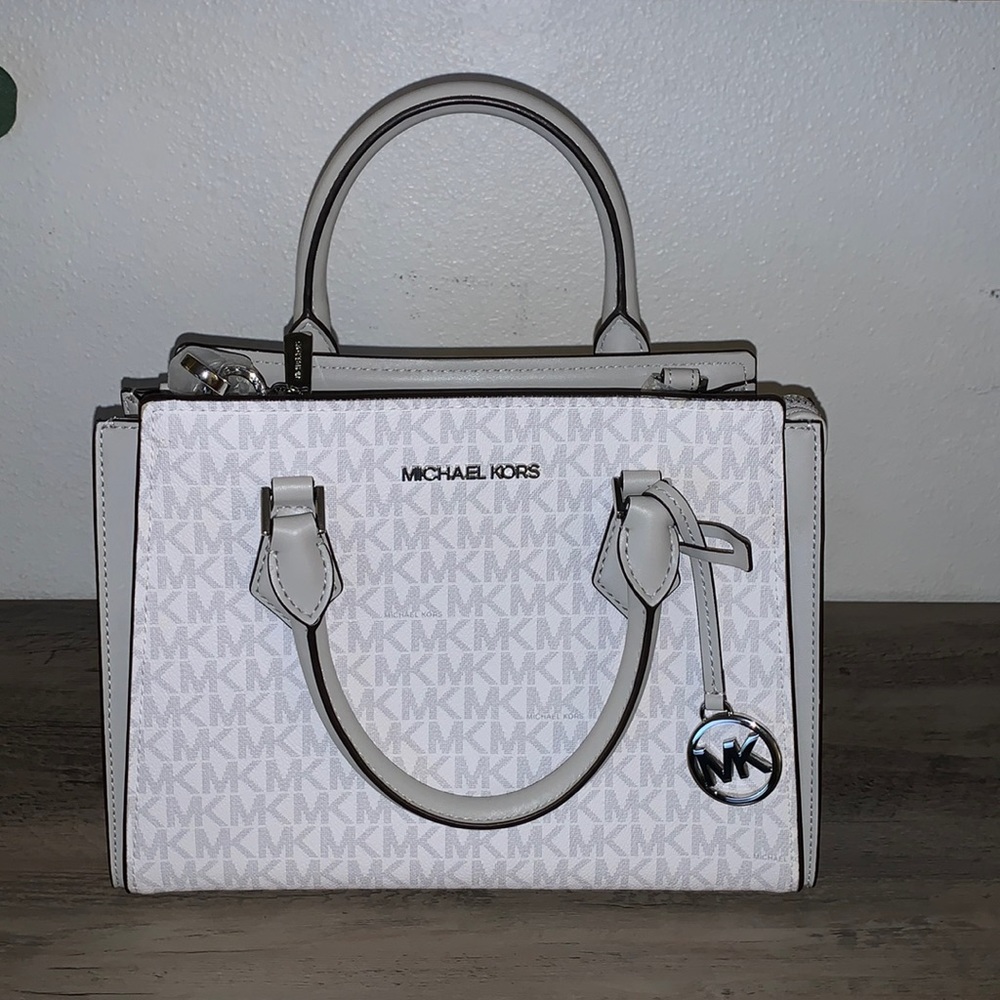 COPY - Michal Kors Hope MD Messenger Handbag